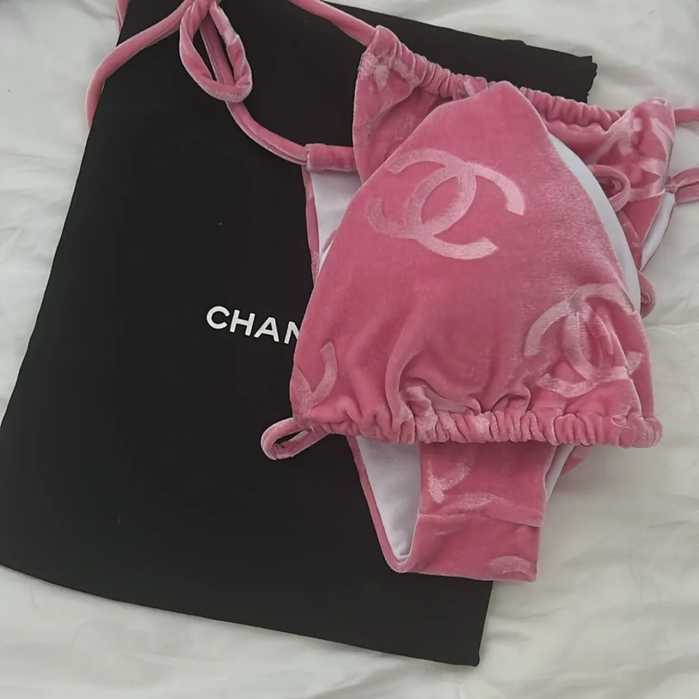 Authentic bubblegum pink vintage Chanel velour 2 piece string bikini w/ dust bag